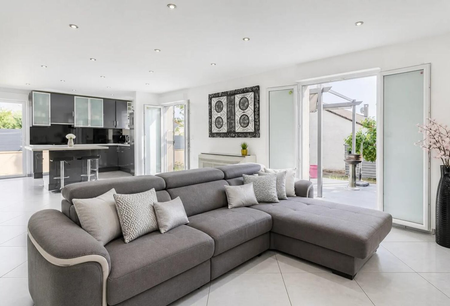 Maison entièrement rénovée de 105,33 m² avec jardin, sous-sol — photo 1