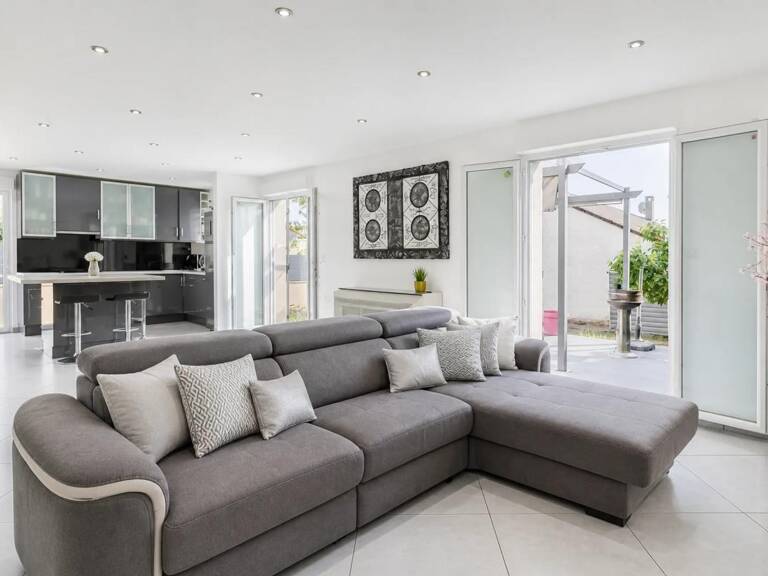 Maison entièrement rénovée de 105,33 m² avec jardin, sous-sol — photo 1