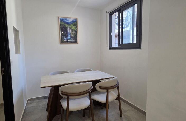 A LOUER T2 MEUBLE CENTRE VILLE DE ST PIERRE — photo 4