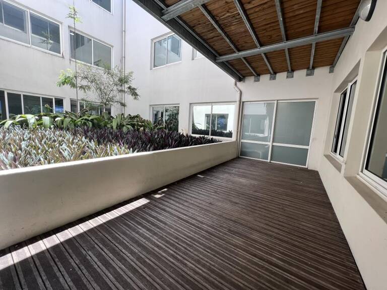 BUREAU DE 202 m² — photo 1