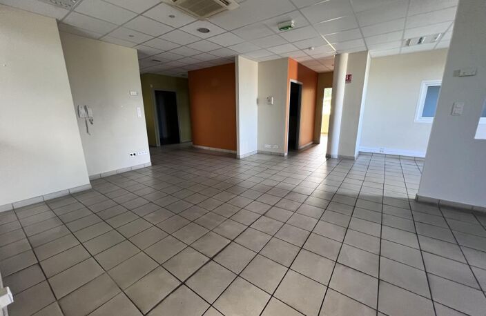 BUREAU DE 202 m² — photo 3