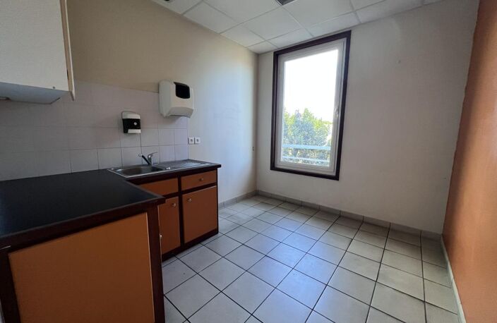BUREAU DE 202 m² — photo 5