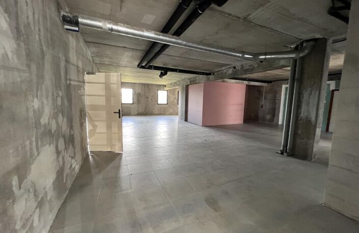 BUREAU DE 410m² — photo 2