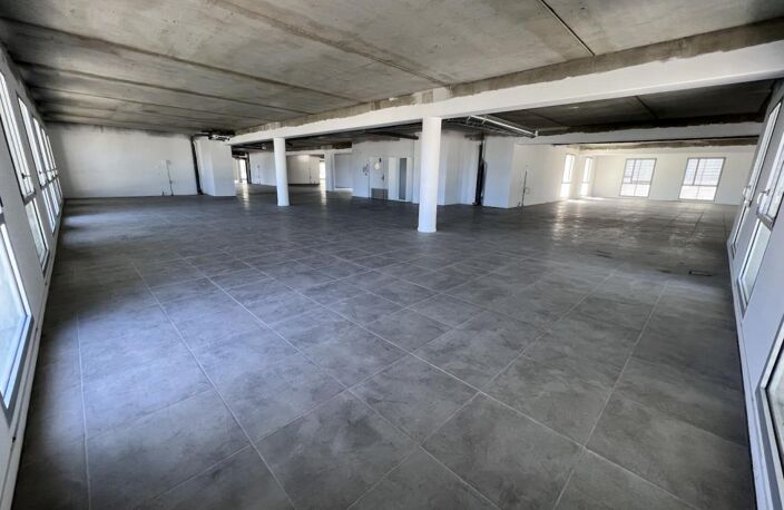 PLATEAU DE 1106m² DIVISIBLE — photo 3