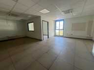 BUREAU DE 225 m² Saint-Denis — photo 3