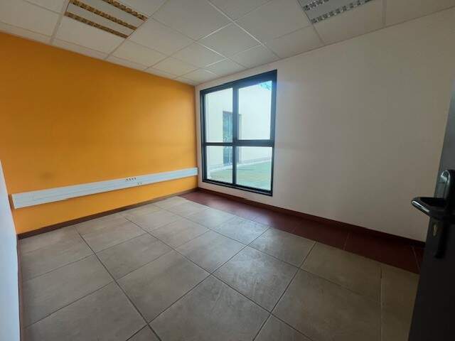 BUREAU DE 58 m² Saint-Denis — photo du bien