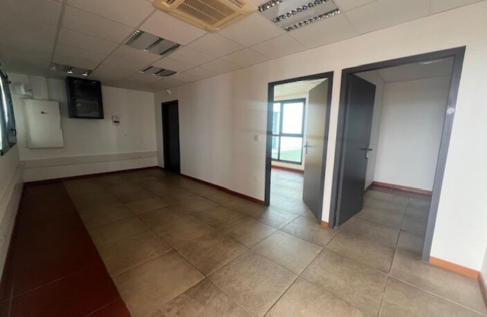 BUREAU DE 58 m² Saint-Denis — photo 2