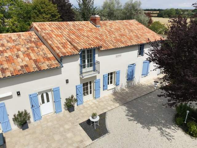Longère rénovée de 4 chambres, dépendances et grand jardin — photo du bien