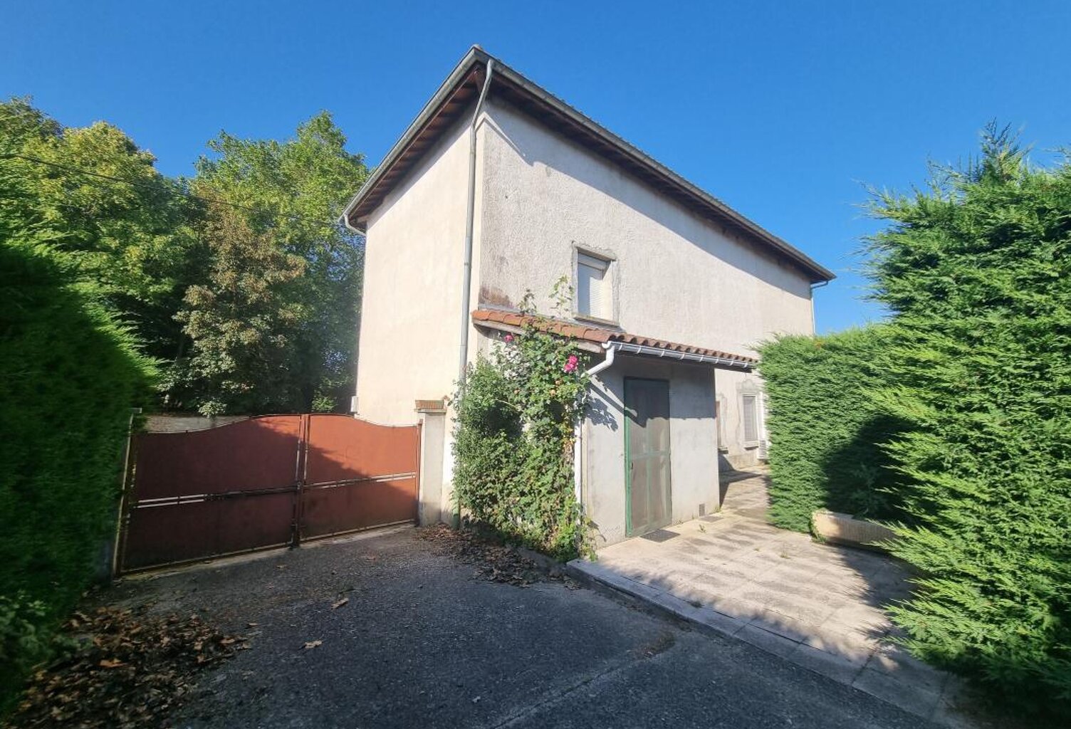 Maison mitoyenne à Chatonnay – À rénover ou clé en main selon votre projet — photo 1