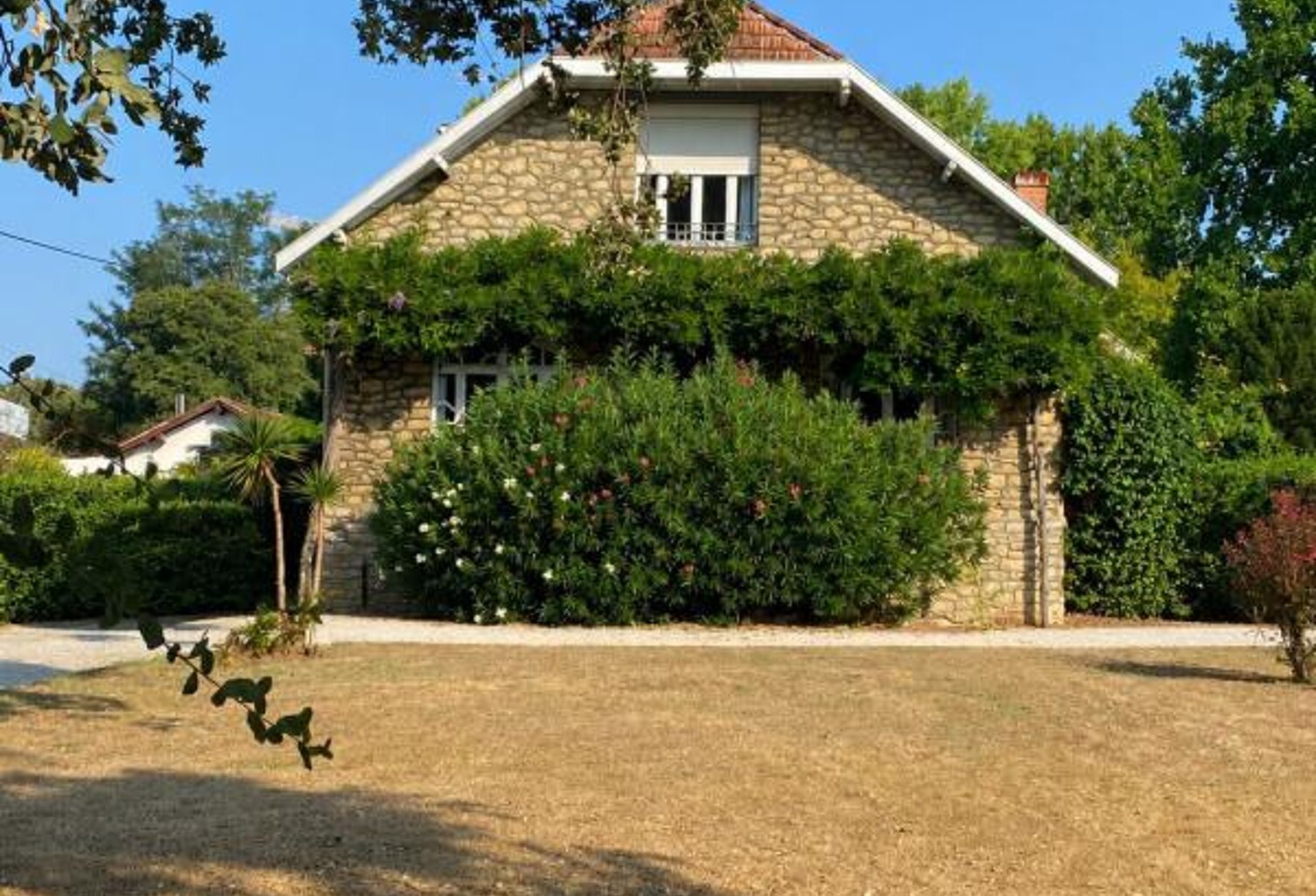Maison À Vendre avec piscine et dépendance — photo 1