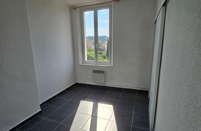 À Louer OLLIOULES CENTRE appartement de TYPE 2 — photo 4