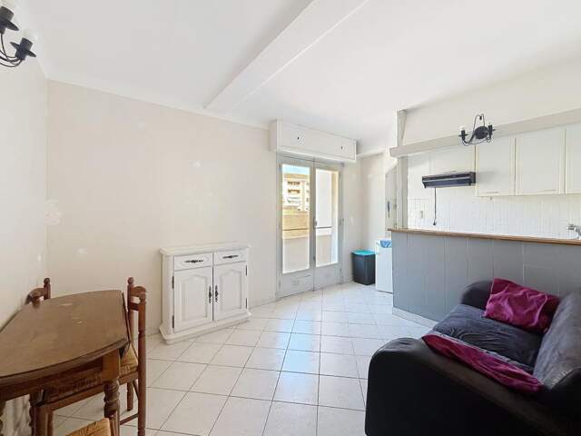 Appartement À Vendre CENTRE VILLE SAINT RAPHAEL — photo du bien