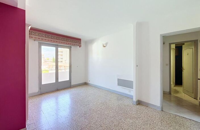 Appartement À Vendre CENTRE VILLE SAINT RAPHAEL — photo 5