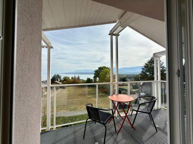 Appartement loft meublé avec vue lac — photo du bien