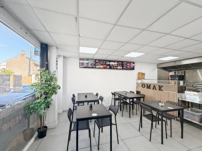   Immeuble de rapport – Local commercial loué + appartement T3 – Investissement clé en main ! — photo 1