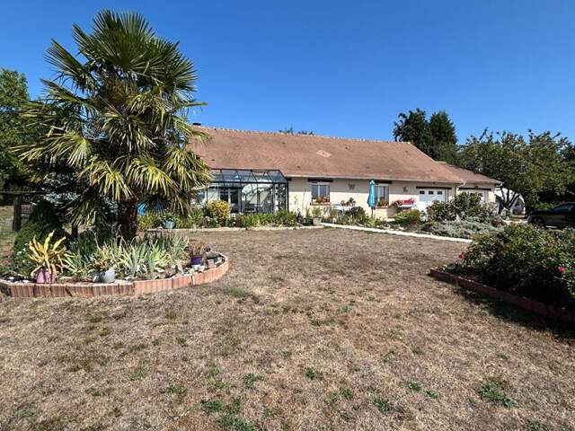 14290 Maison 200 m²  4 chambres garage double 329900 Euros — photo du bien