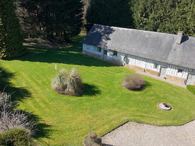 Manoir XVIIIe au Coeur du Pays d'Auge Nature, charme et beau potentiel — photo du bien
