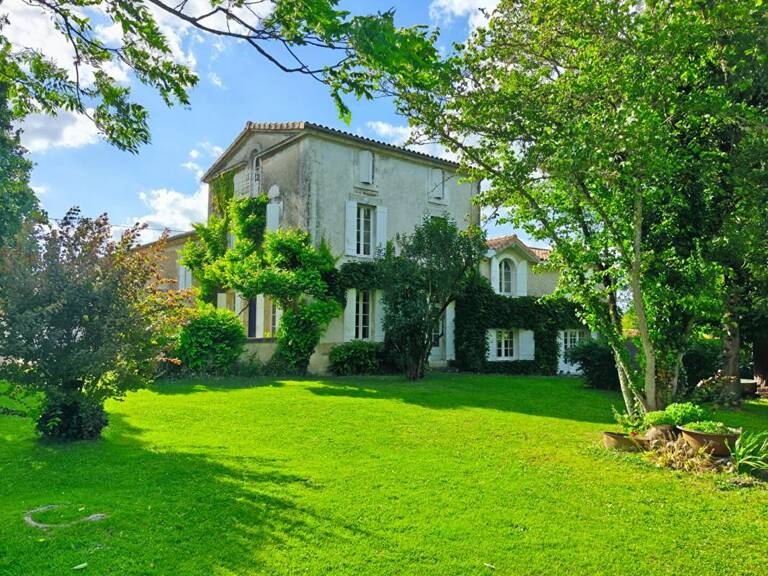 Très bel ensemble en pierre, maison d'habitation, gîte indépendant, granges, dépendances, piscine, parc clôt arboré — photo 1