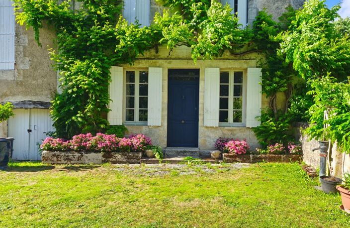 Très bel ensemble en pierre, maison d'habitation, gîte indépendant, granges, dépendances, piscine, parc clôt arboré — photo 2
