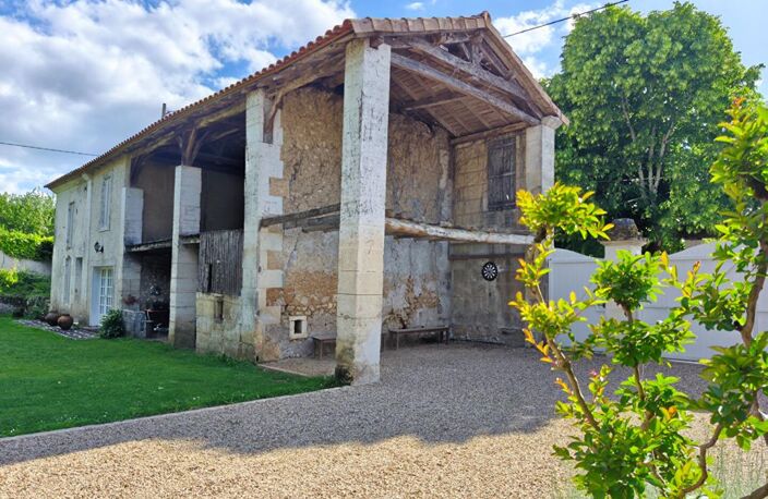 Très bel ensemble en pierre, maison d'habitation, gîte indépendant, granges, dépendances, piscine, parc clôt arboré — photo 4