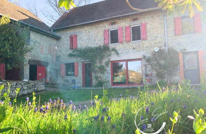 Maison de caractère de 159 m² avec 8 035 m² de terrain boisé, à proximité d'Aubusson — photo 2