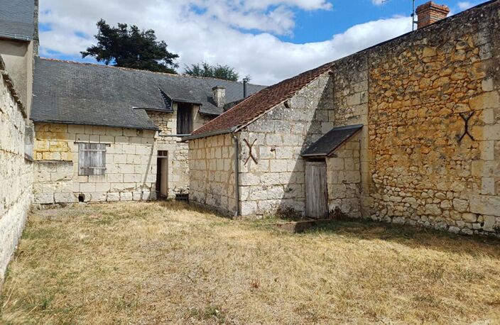 Maison de Bourg à rénover - VERNOIL LE FOURRIER (49390) — photo 2