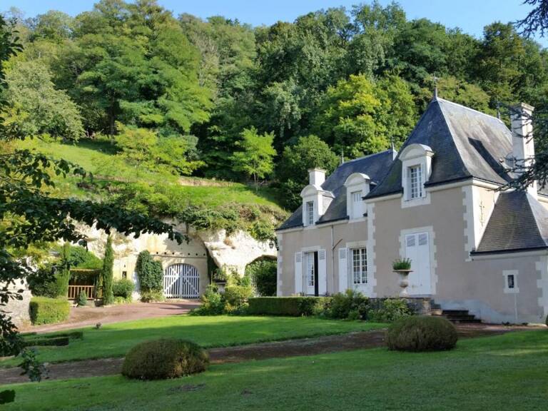 MANOIR A LA CHARTRE SUR LE LOIR  ET SES CAVES EXCEPTIONNELLES — photo 1