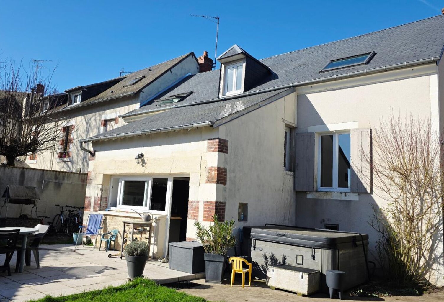 BOURGES MAISON 5 PIECES + APPARTEMENT INDEPENDANT 2 PIECES — photo 1