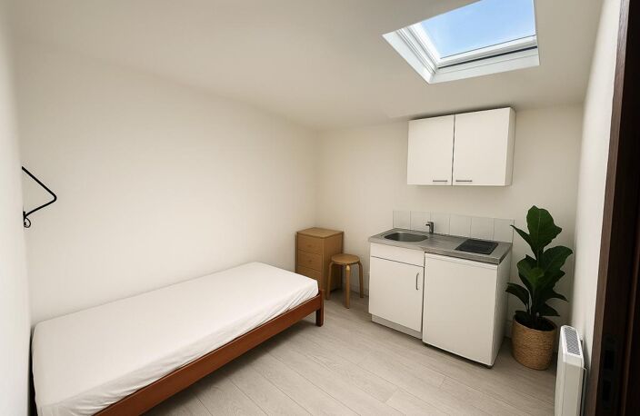 75010 PARIS - CHAMBRE 7m2 - CANAL SAINT-MARTIN / COLONEL FABIEN / HÔPITAL SAINT-LOUIS — photo 2