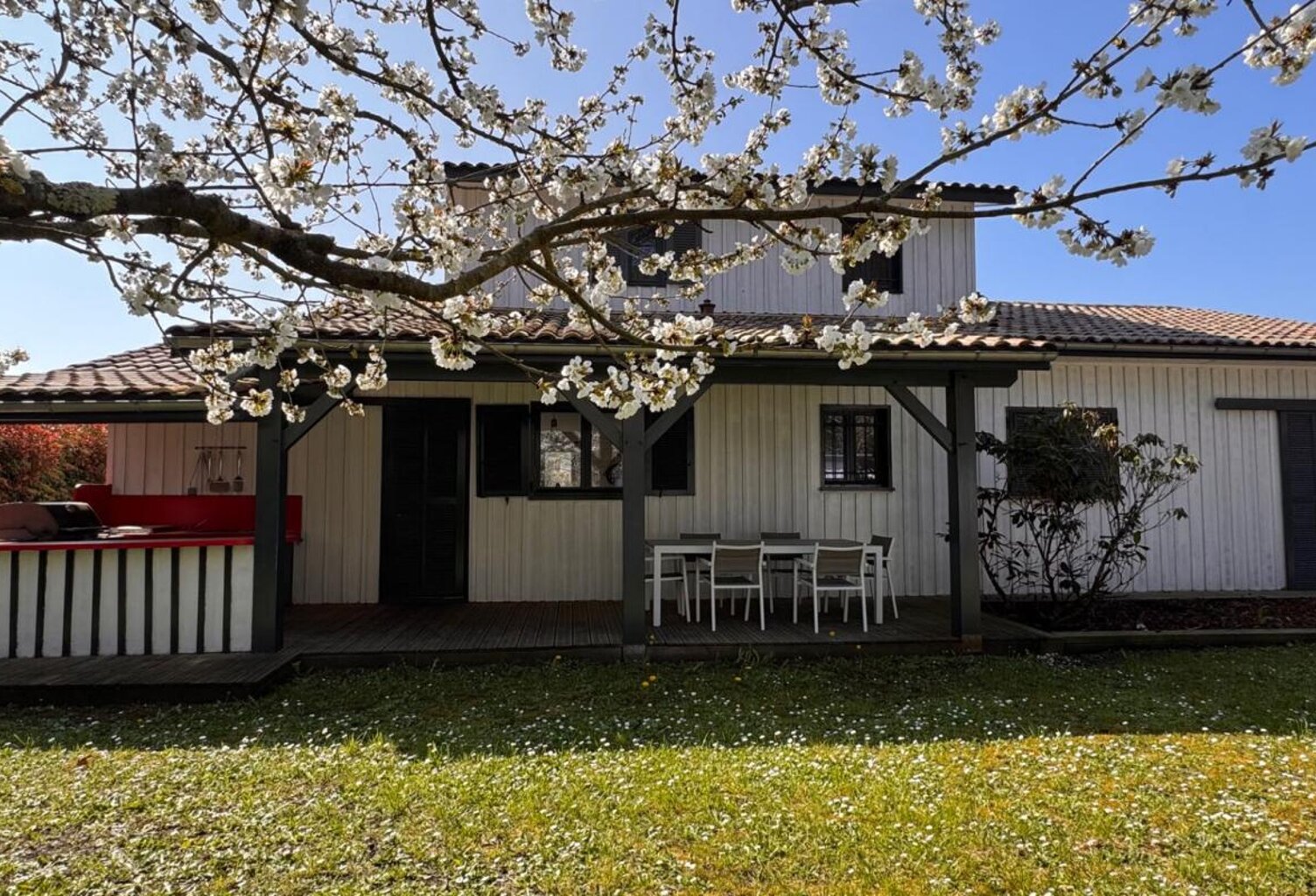 VILLA BOIS EN LISIERE DE FORÊT AVEC PISCINE ET JACUZZI — photo 1