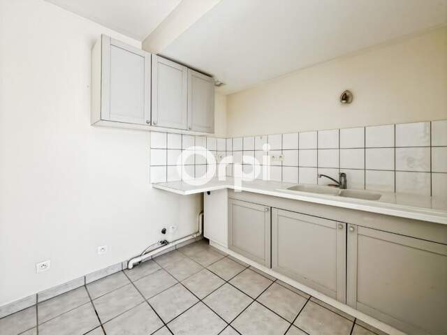 🏢 Appartement T3 en rez-de-jardin à Saint-Martin-en-Haut – Garage, place de parking et cave inclus — photo du bien