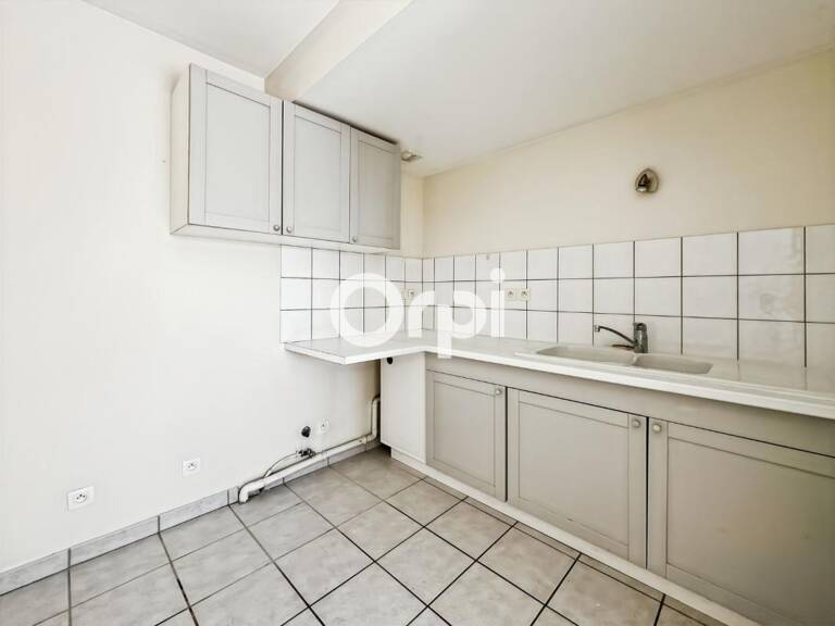   Appartement T3 en rez-de-jardin à Saint-Martin-en-Haut – Garage, place de parking et cave inclus — photo 1