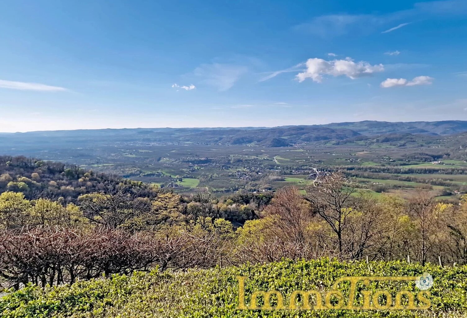 Un domaine d’exception aux portes du Vercors – Près de 27 hectares, deux maisons, des dépendances et une vue spectaculaire — photo 1