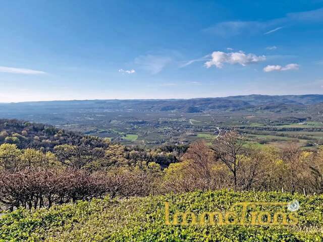 Un domaine d’exception aux portes du Vercors – Près de 27 hectares, deux maisons, des dépendances et une vue spectaculaire — photo du bien