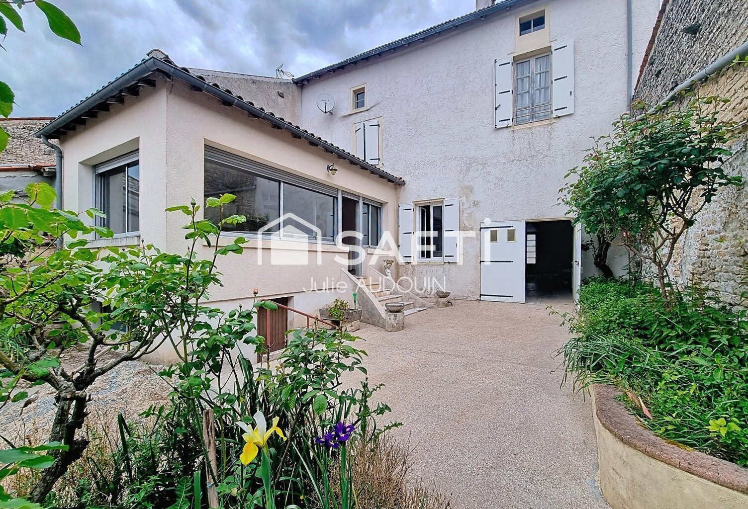 Maison de ville - Matha centre — photo 1