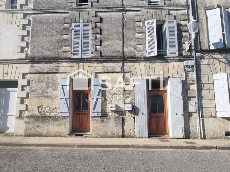 Centre-ville de Matha  2 logements + Grand Dépôt — photo 1