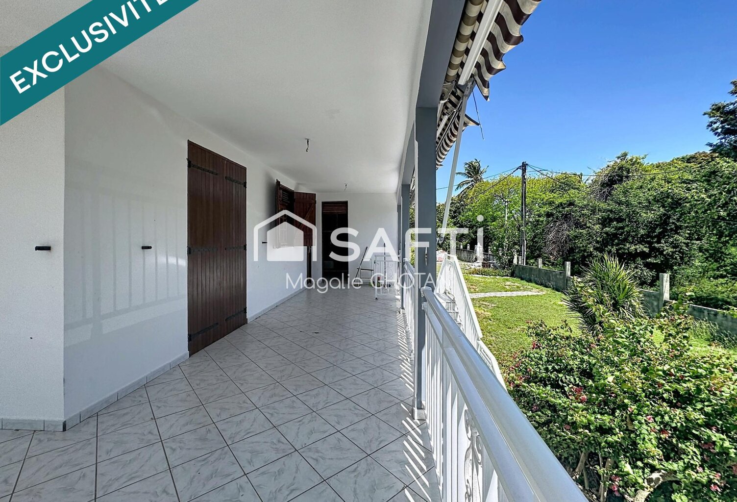 Maison de 3 chambres avec terrain clôturé de 1237m², garage et beaux volumes dans un secteur calme du Moule. — photo 1