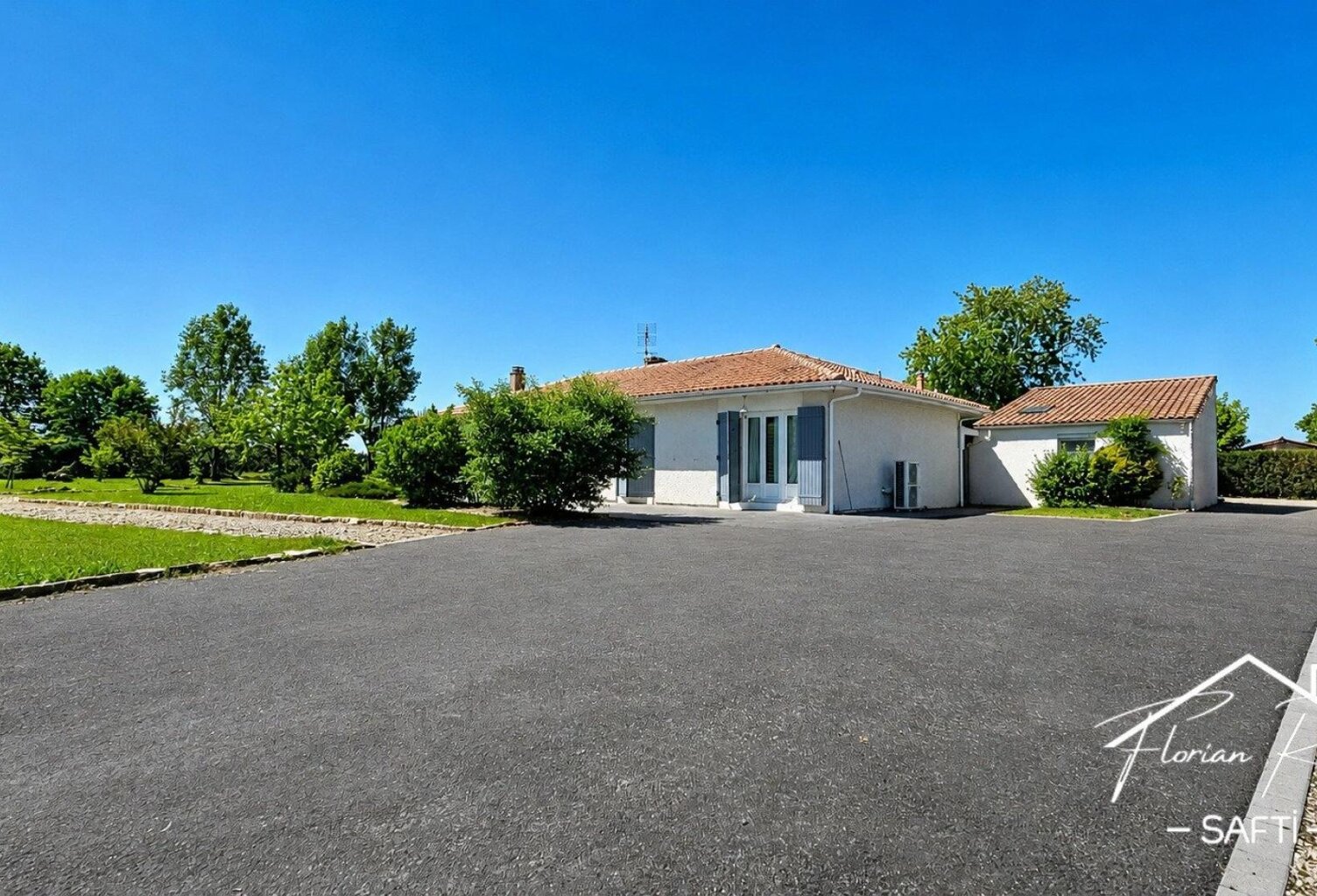 Maison + 2 T2 indépendants sur 4 857 m² de terrain — photo 1