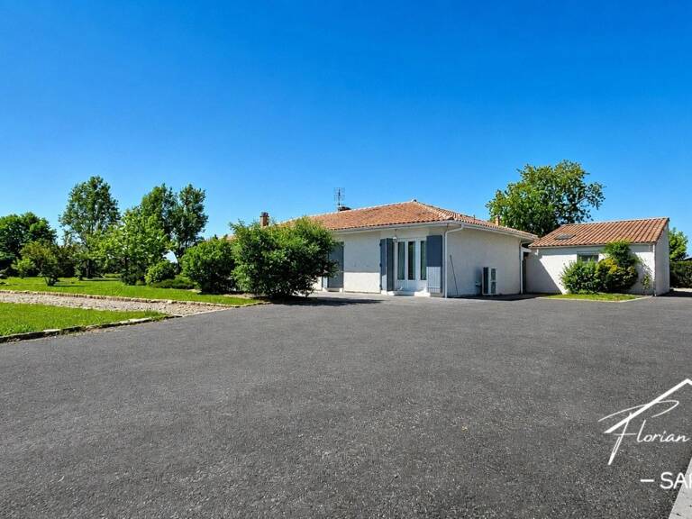 Maison + 2 T2 indépendants sur 4 857 m² de terrain — photo 1