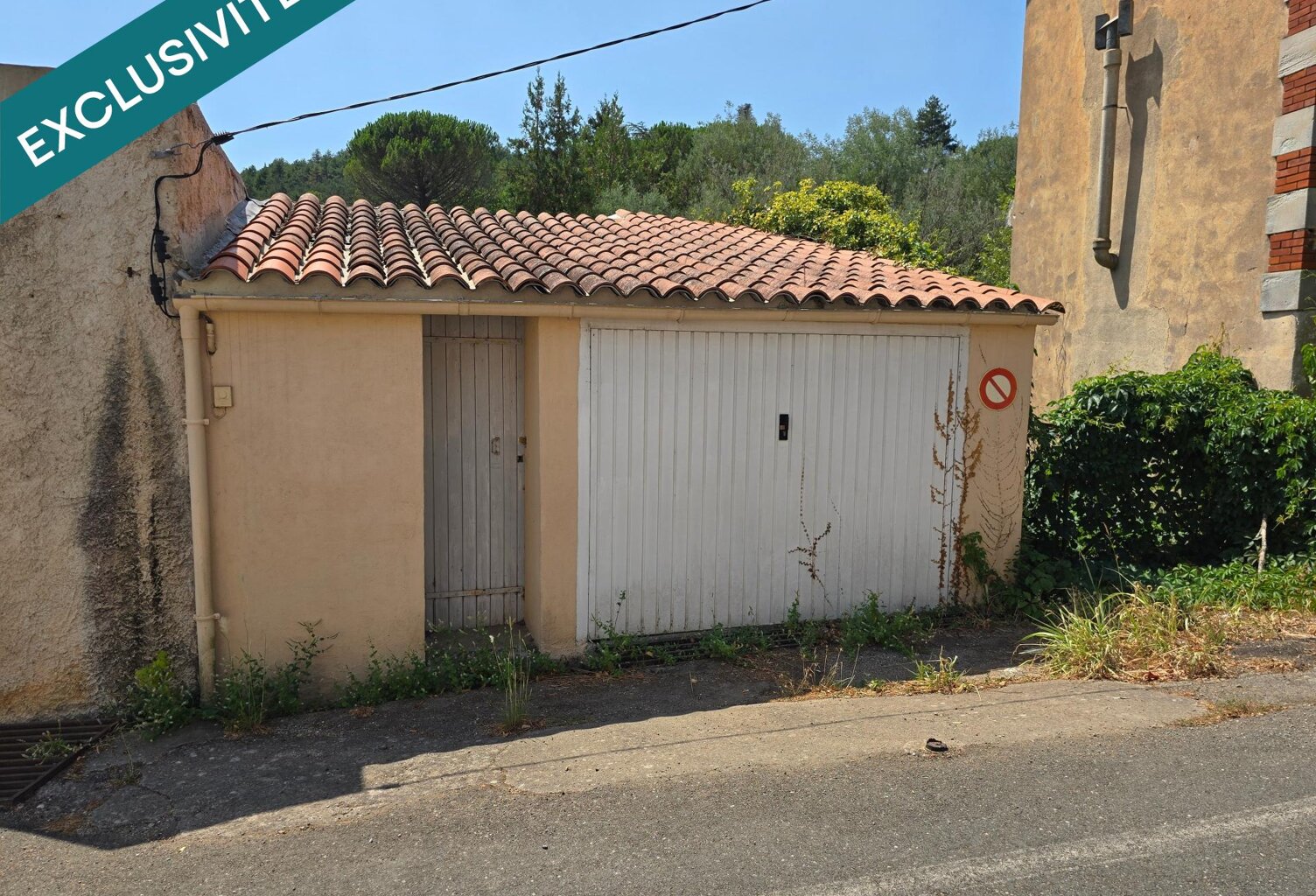 Un garage rare sur le secteur, idéalement situé à proximité immédiate du centre-ville de Lamalou-les-Bains. — photo 1