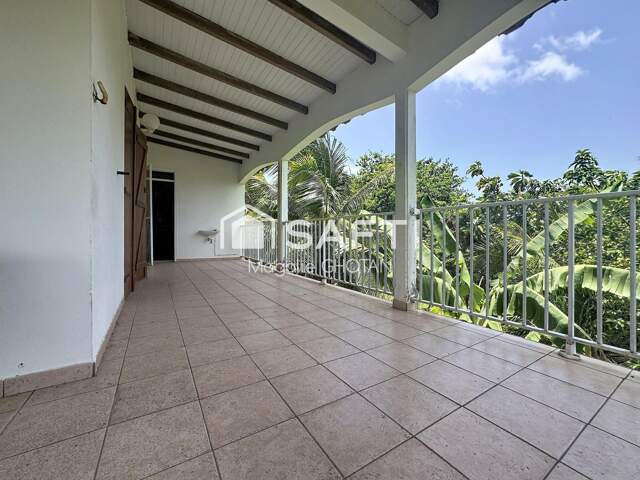 Villa exceptionnelle de 132m2 et son terrain de 1328m2 au Moule — photo du bien