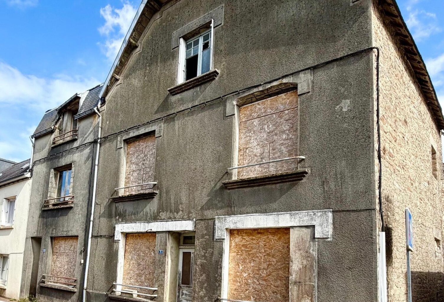 Bâtisse en pierre à rénover. — photo 1