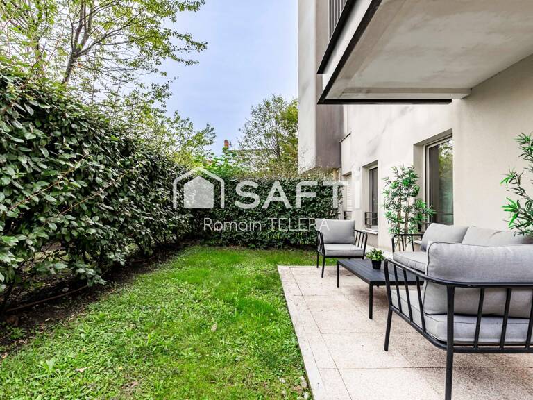 Barrière du Médoc / Tivoli : appartement T3 rénové de 77 m², avec un grand jardin et une place de parking. — photo 1