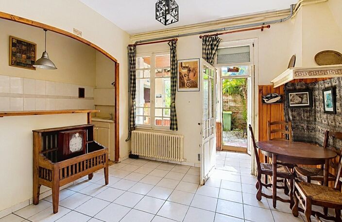 PARC BORDELAIS MAISON EN PIERRE A RENOVER — photo 5