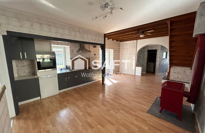 Maison en pierre dans le centre bourg — photo 2