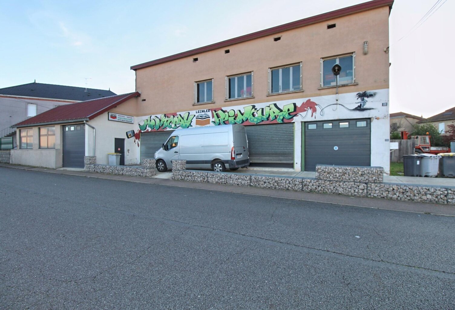 Entrepôt modulable et terrain constructible, Montceau. — photo 1