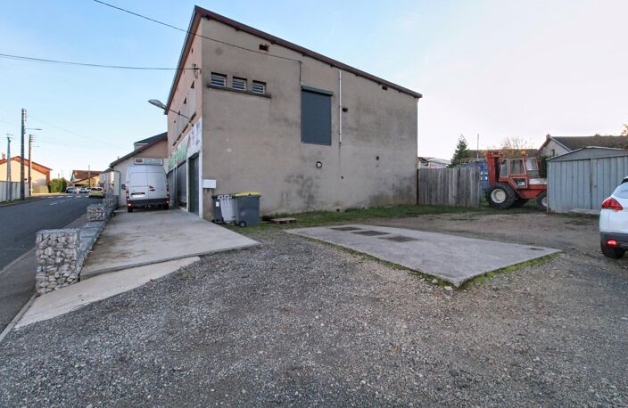 Entrepôt modulable et terrain constructible, Montceau. — photo 2