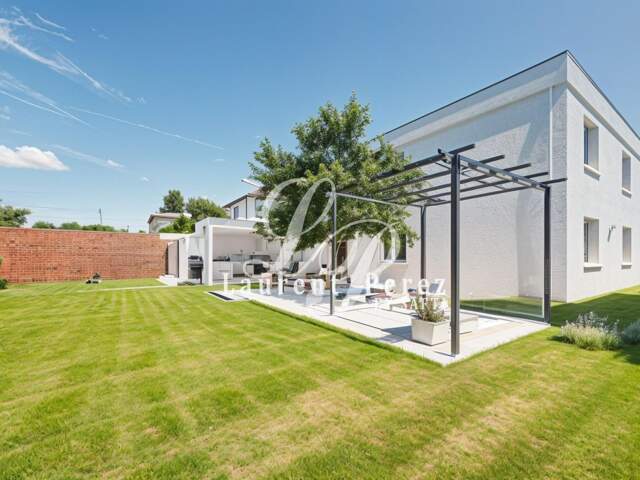 Grande villa familiale de 178 m²  7 chambres  Terrain clos de 600 m²  Proche commodités — photo du bien