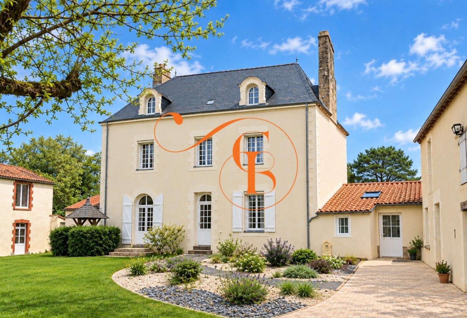 Maison de maître et dépendances — photo 1