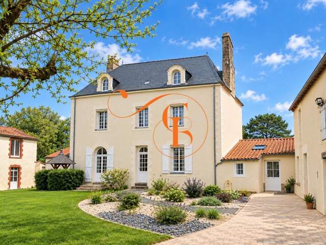 Maison de maître et dépendances — photo du bien